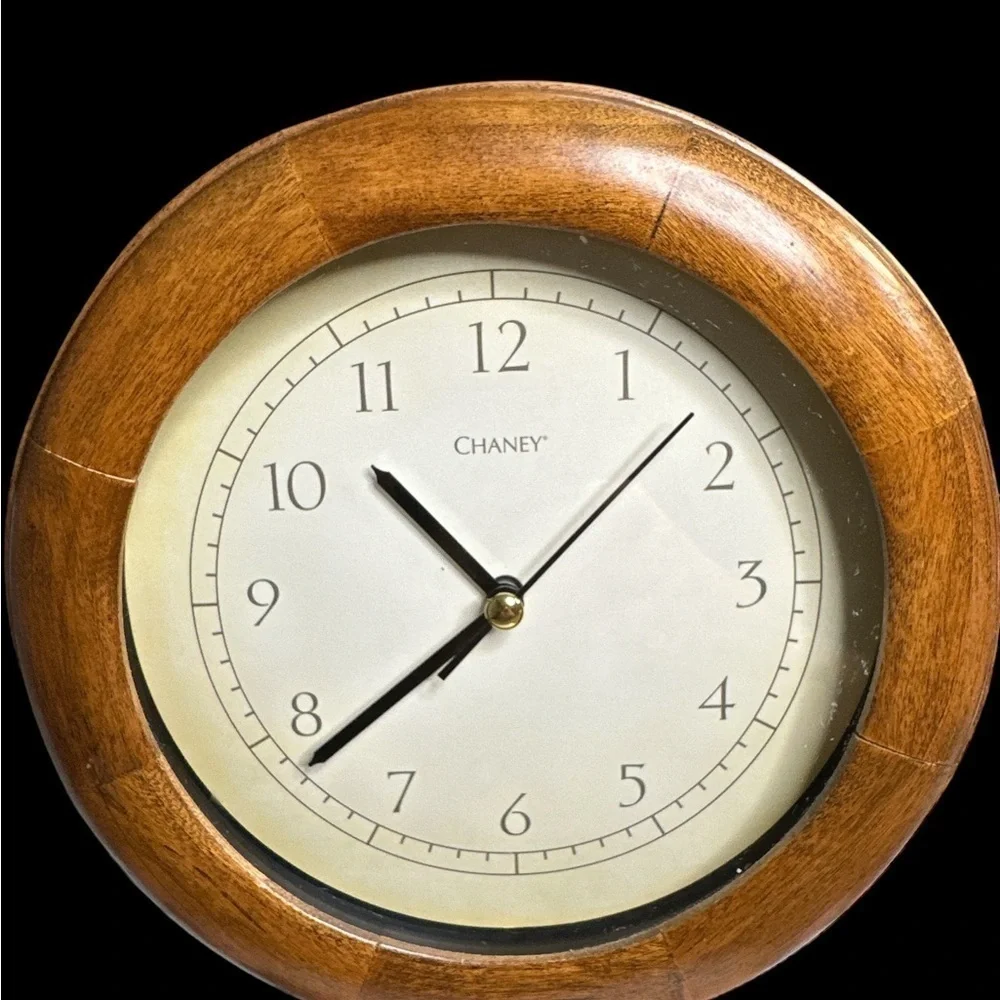 Solid Wood Frame and glass lens Large Arabic numbers Quartz crystal timekeeping